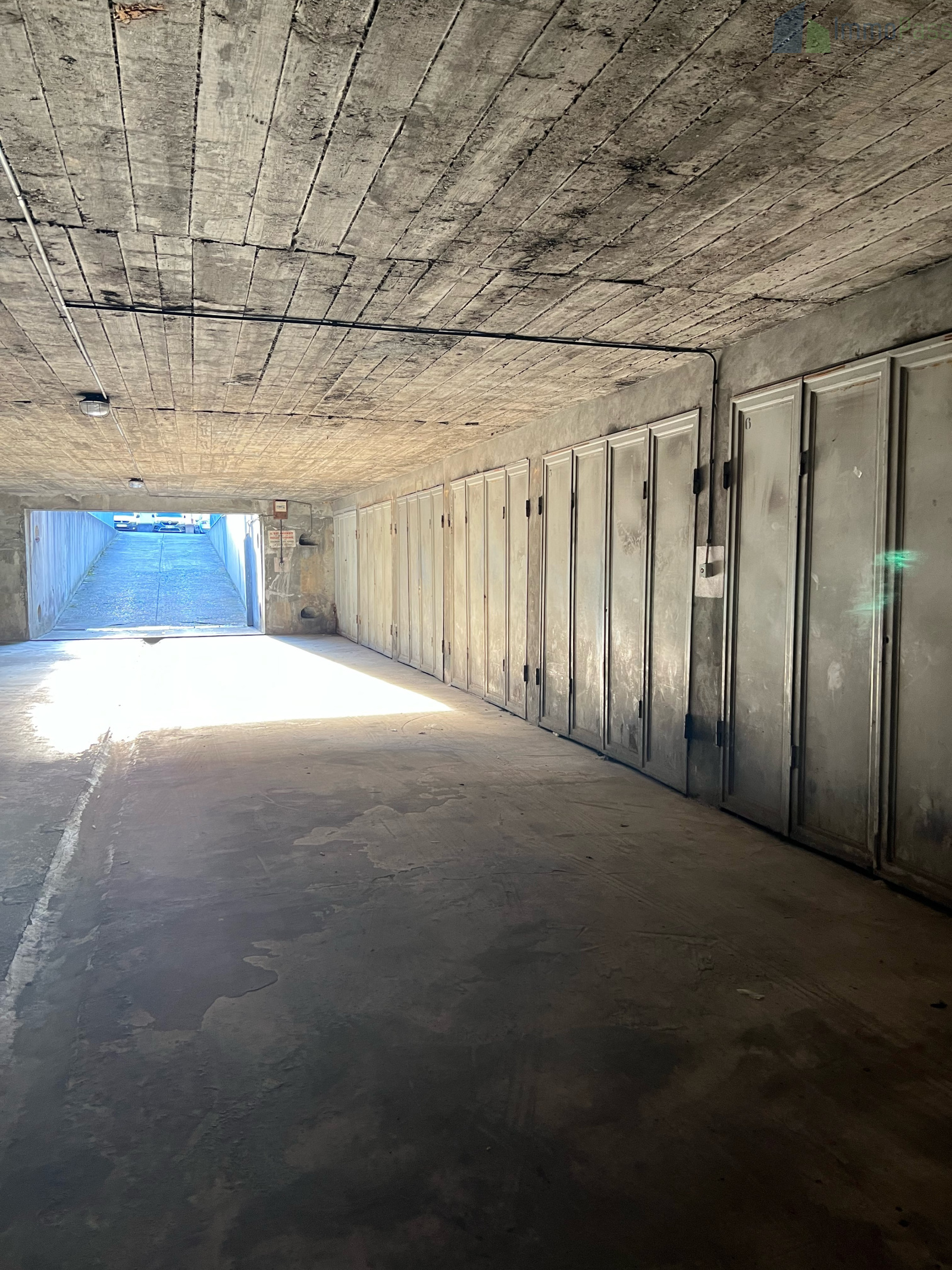 Vente A VENISSIEUX CHARREARD, GARAGE EN SOUSSOL A 2 PAS DU TRAMWAY T4